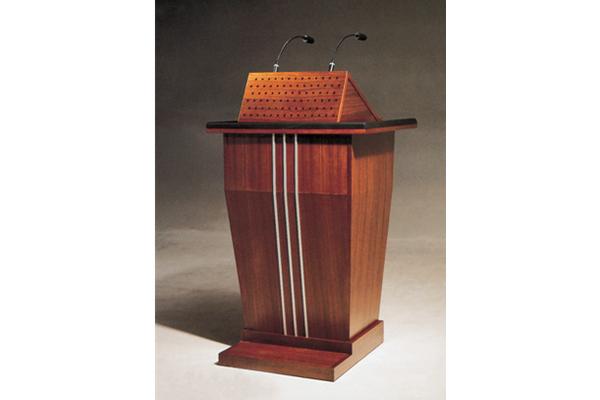 實(shí)木演講臺圖片